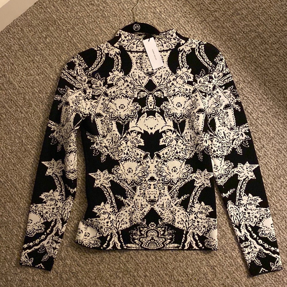 NWT Karen Millen black and white top